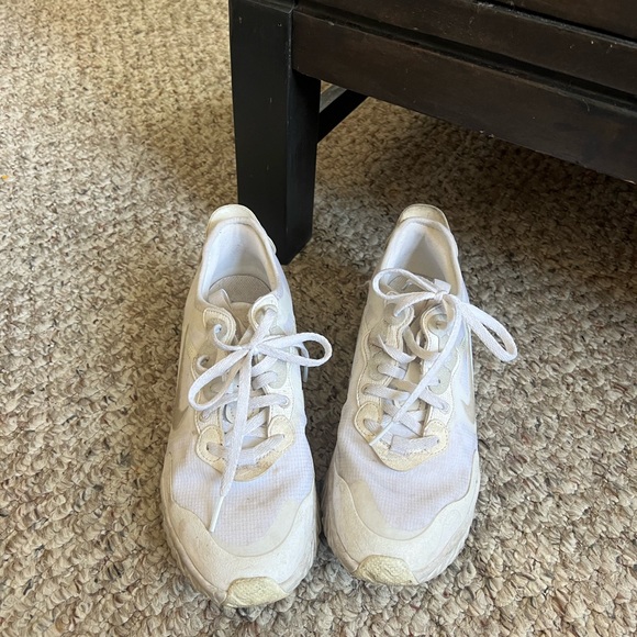 Size 7-7.5 women’s Nike shoe - Picture 2 of 3